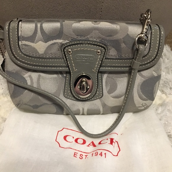 Beautiful Coach silver/grey wristlet in bag - Picture 1 of 8